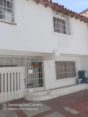 Casa en el Rodadero a una calle de la playa